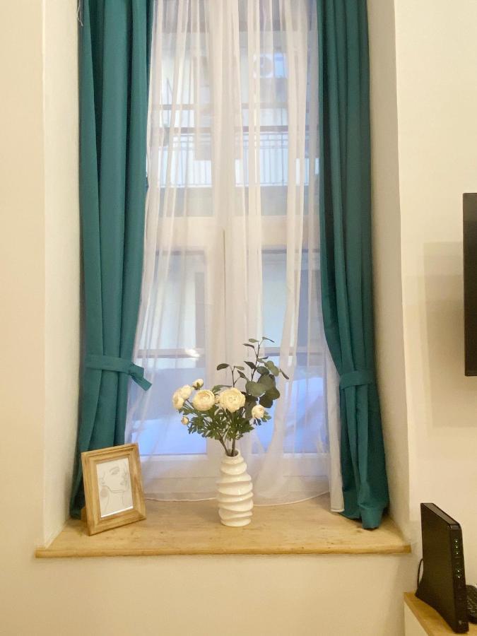 Goldart Design Apartment In The Heart Of Budapest Eksteriør bilde