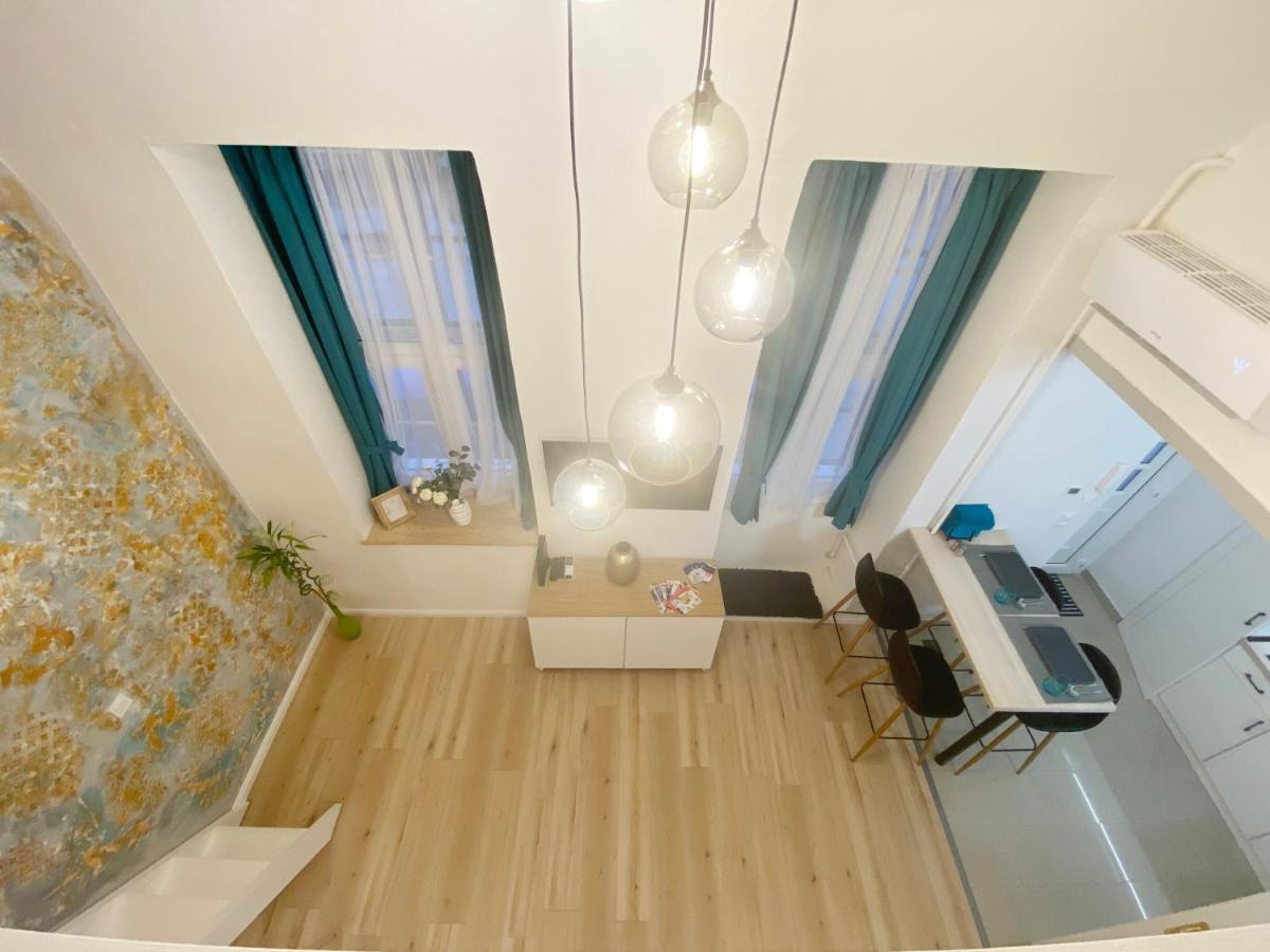 Goldart Design Apartment In The Heart Of Budapest Eksteriør bilde
