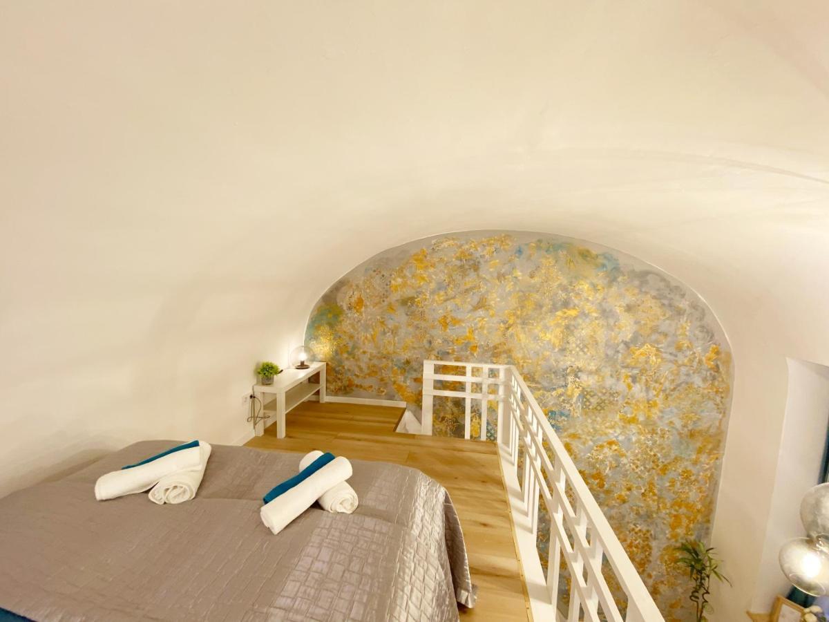 Goldart Design Apartment In The Heart Of Budapest Eksteriør bilde